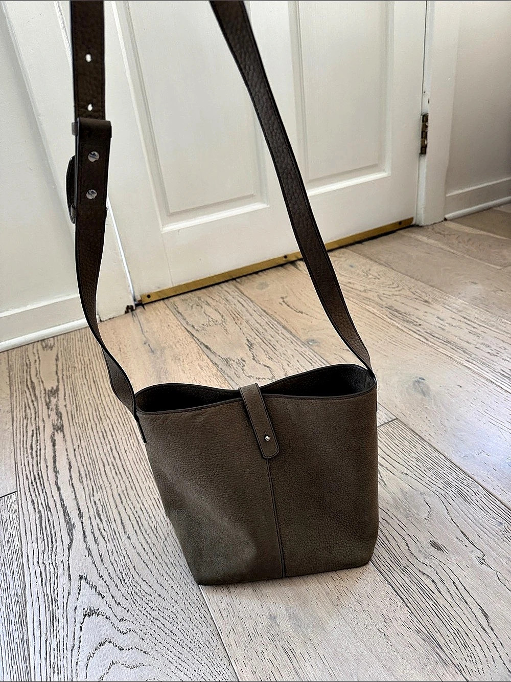 Jenni Kayne Leather Shoulder Bucket Bag in olive